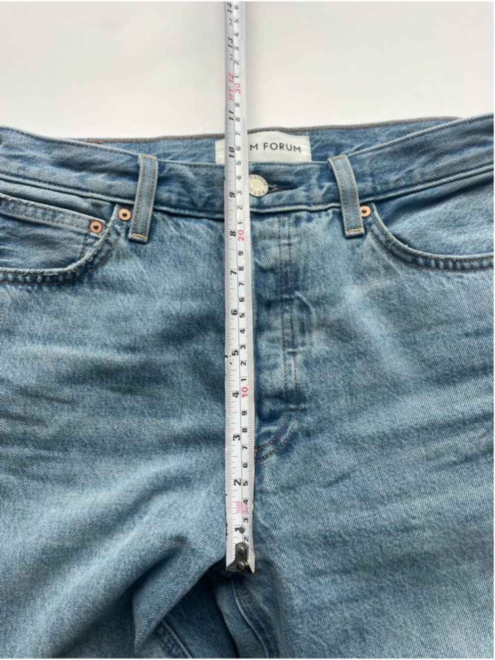 Aritzia Denim Forum 90s Boy Loose Jean Mid Rise Light Wash Size 27 - Picture 7 of 7